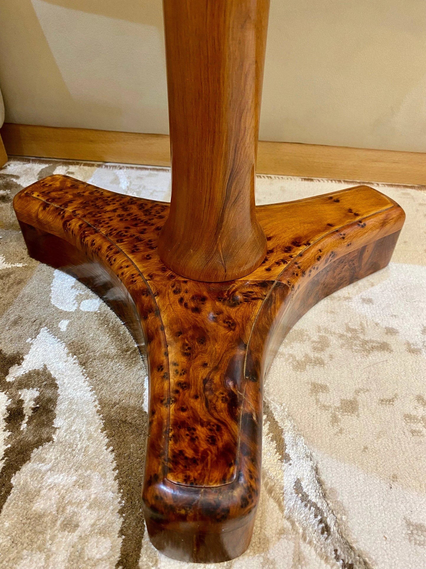 Thuya Mosaic Table