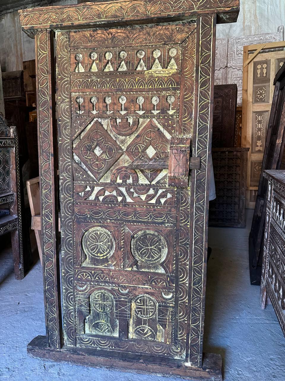 Vintage Door With Knob - AtlasMuseCrafts