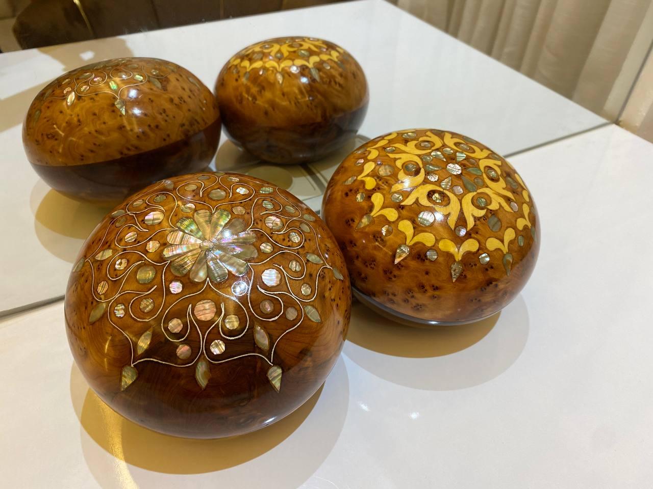 Handcrafted Round Thuya Wood - AtlasMuseCrafts