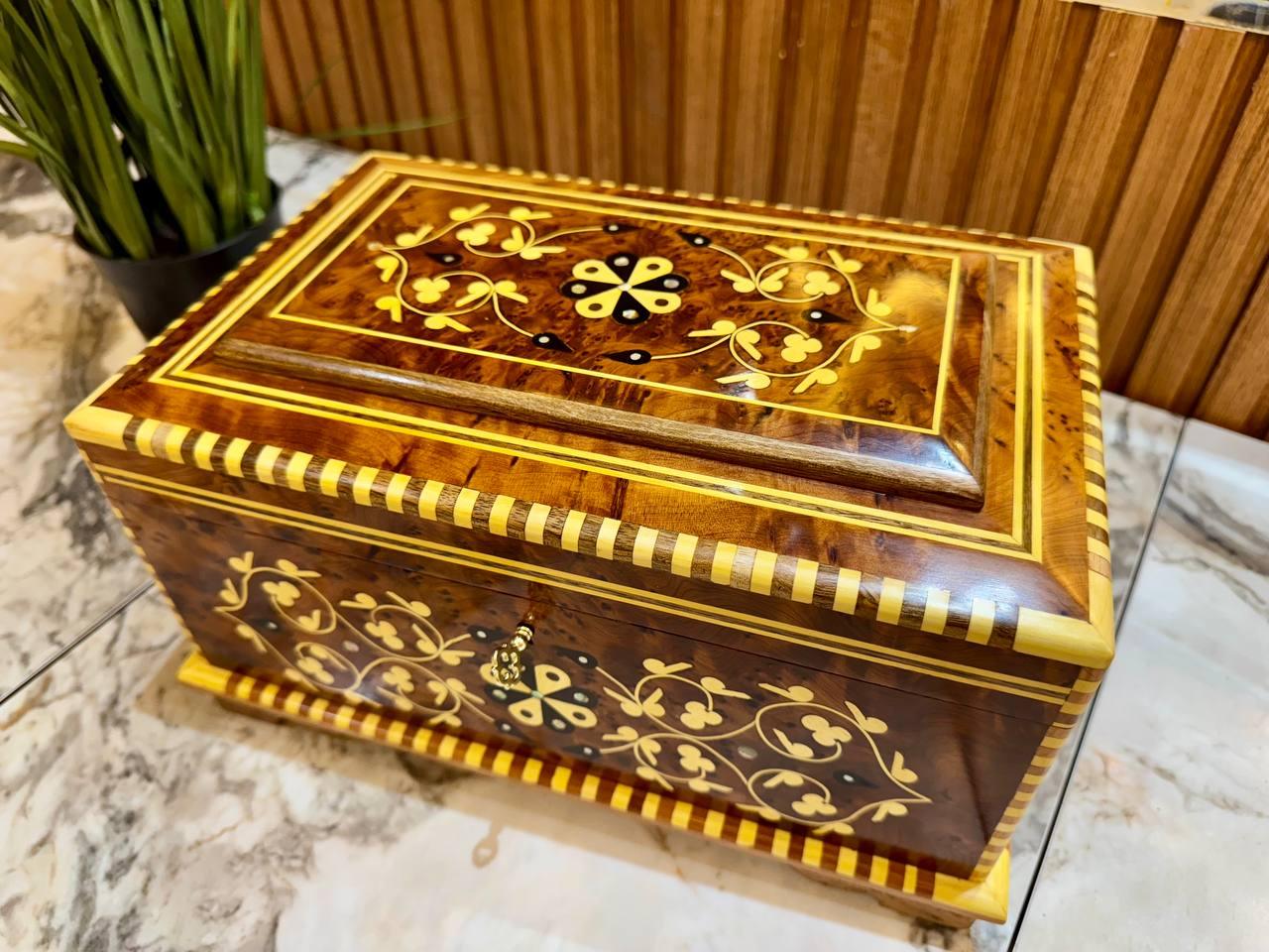 Keepsake Luxury Box Organizer With Key