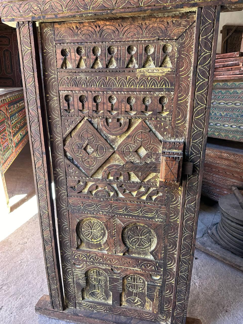 Vintage Door With Knob - AtlasMuseCrafts