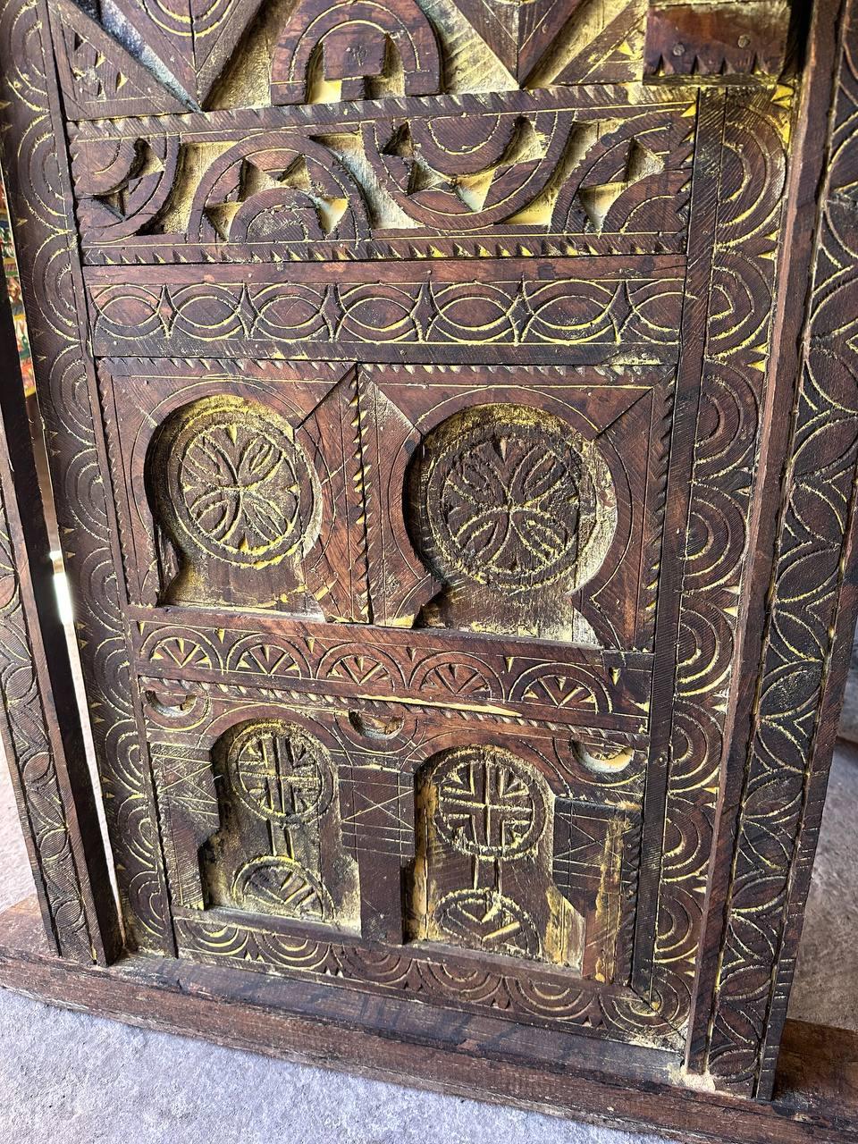 Vintage Door With Knob - AtlasMuseCrafts