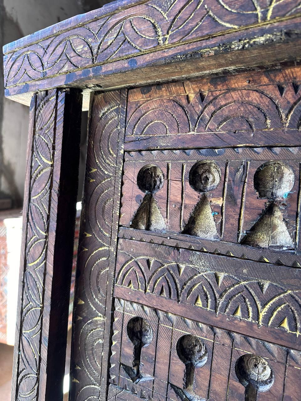 Vintage Door With Knob - AtlasMuseCrafts