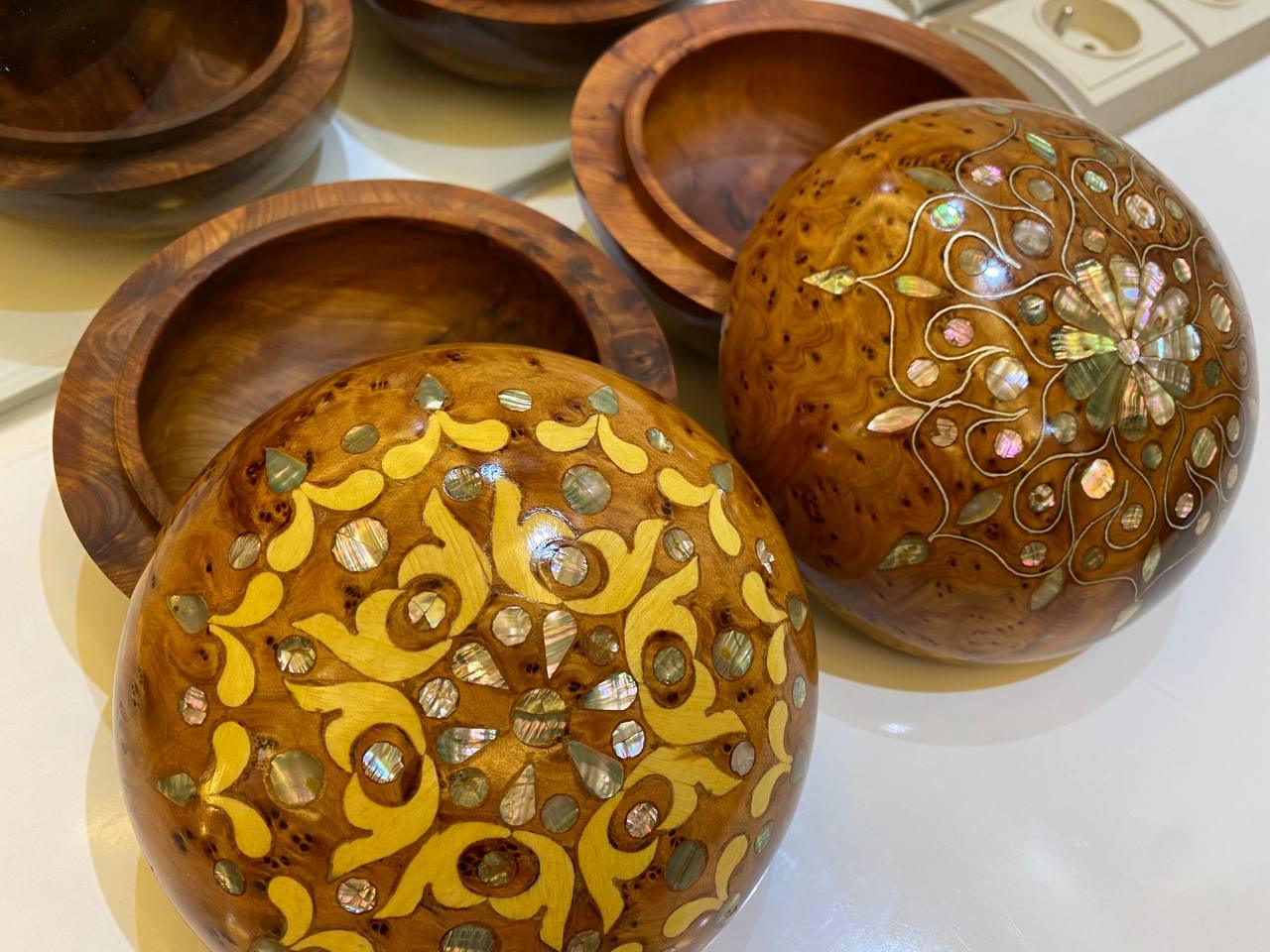 Handcrafted Round Thuya Wood - AtlasMuseCrafts