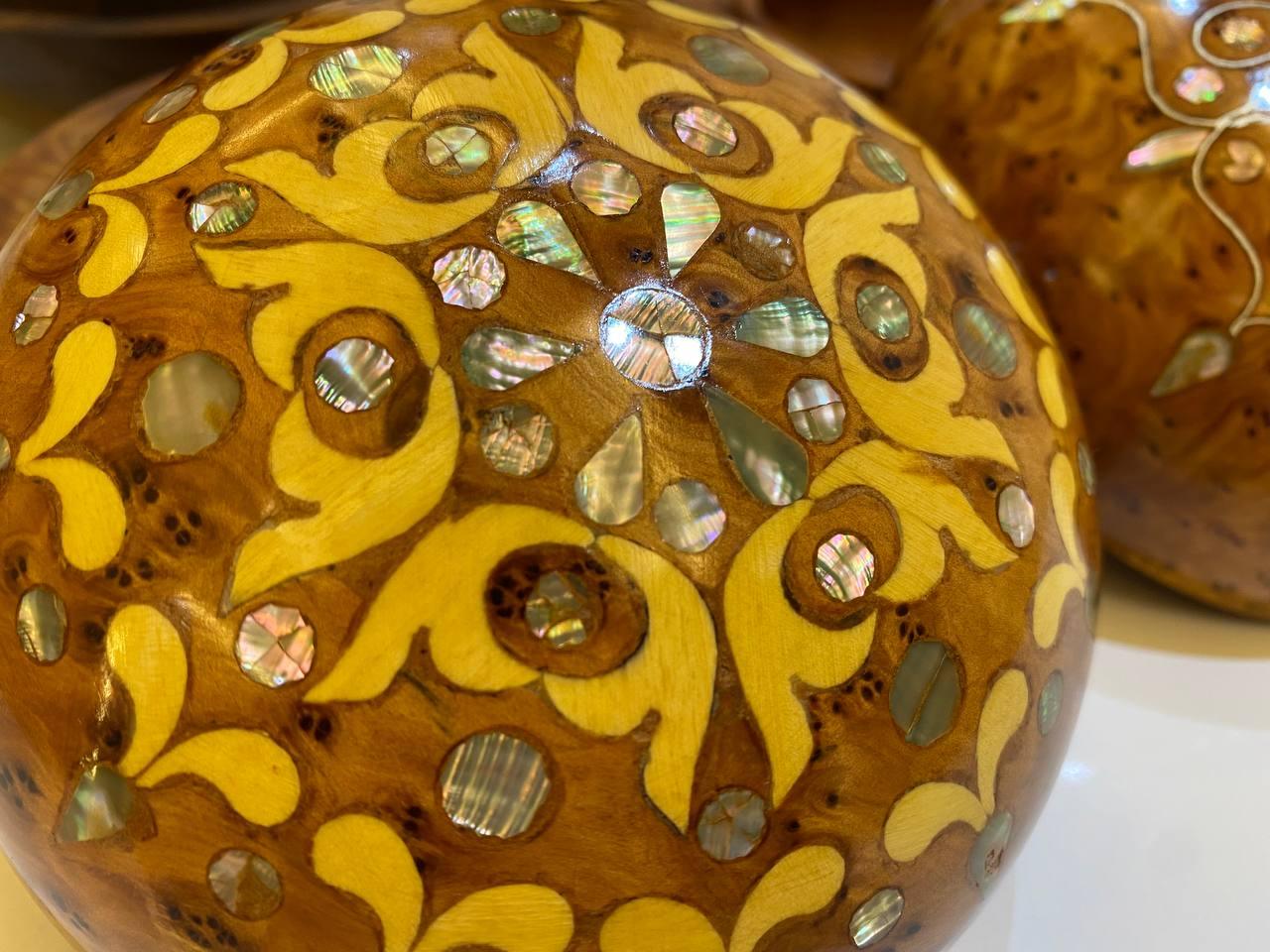 Handcrafted Round Thuya Wood - AtlasMuseCrafts