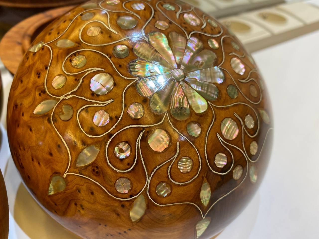 Handcrafted Round Thuya Wood - AtlasMuseCrafts