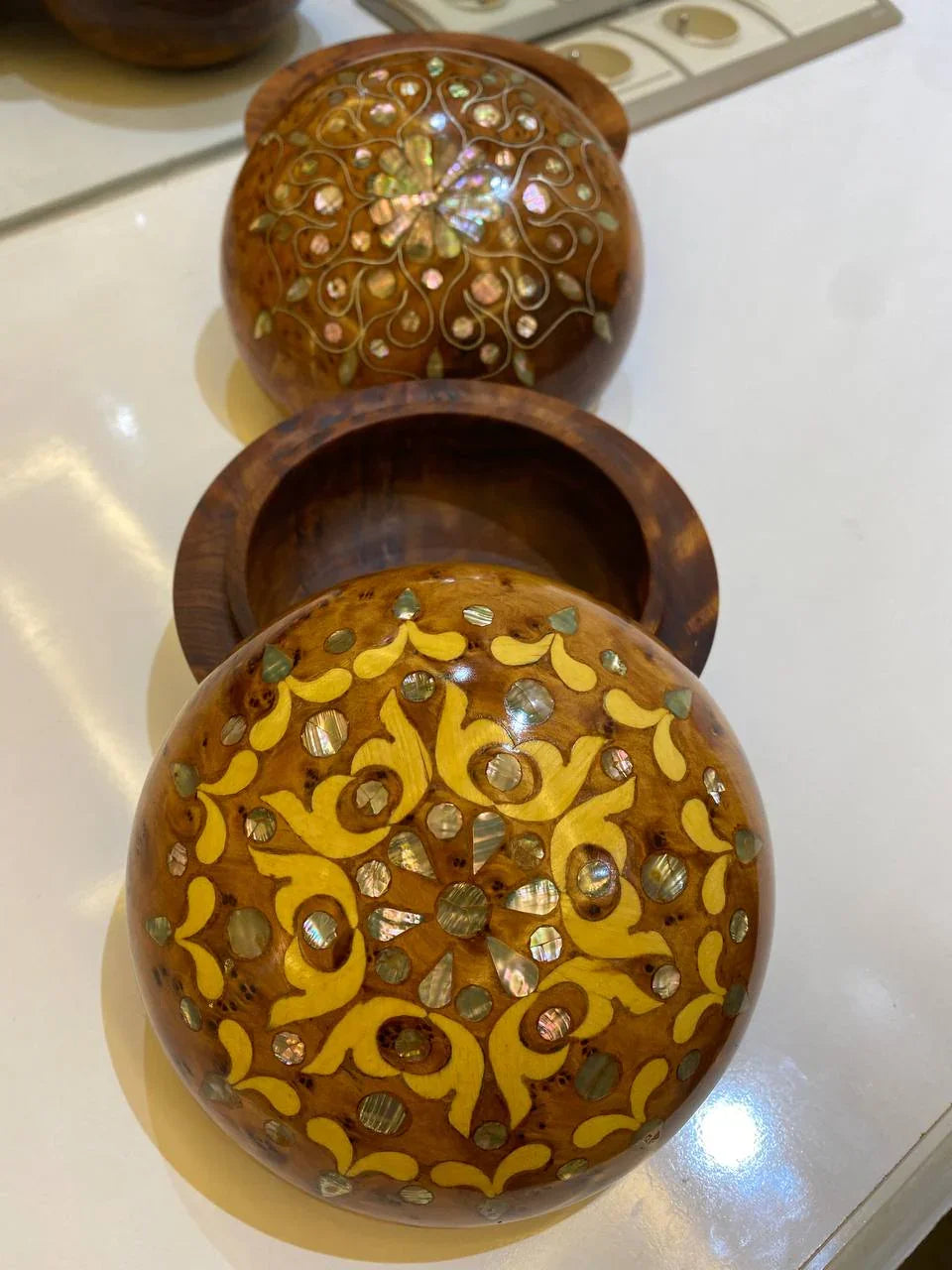 Handcrafted Round Thuya Wood - AtlasMuseCrafts