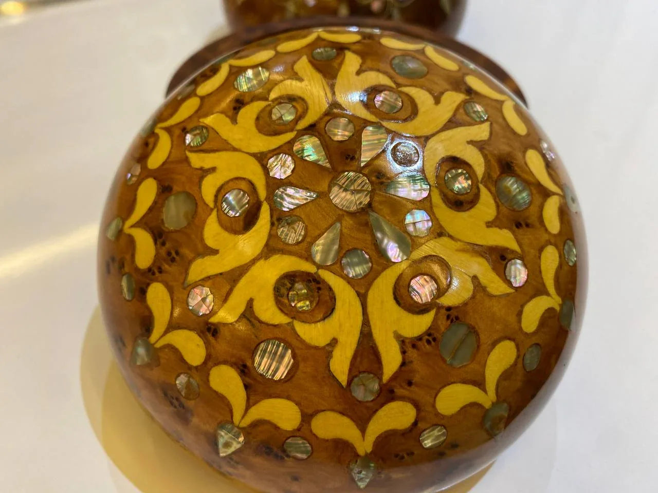 Handcrafted Round Thuya Wood - AtlasMuseCrafts