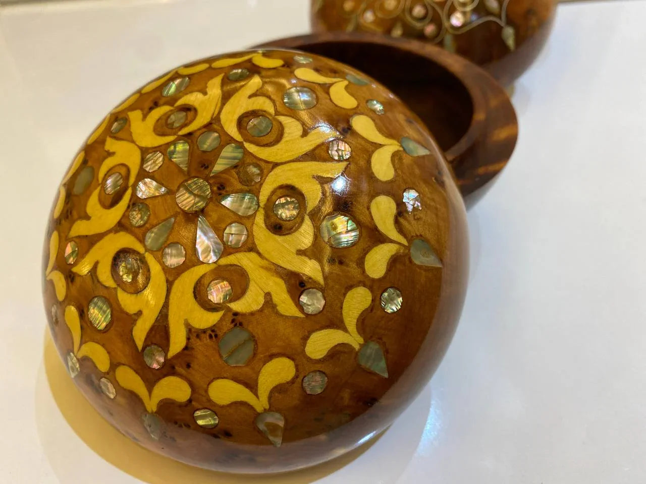 Handcrafted Round Thuya Wood - AtlasMuseCrafts