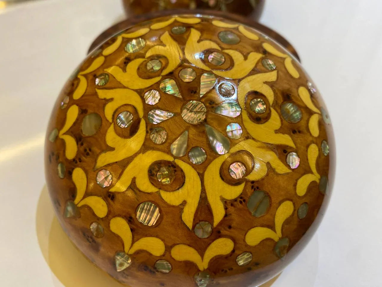 Handcrafted Round Thuya Wood - AtlasMuseCrafts