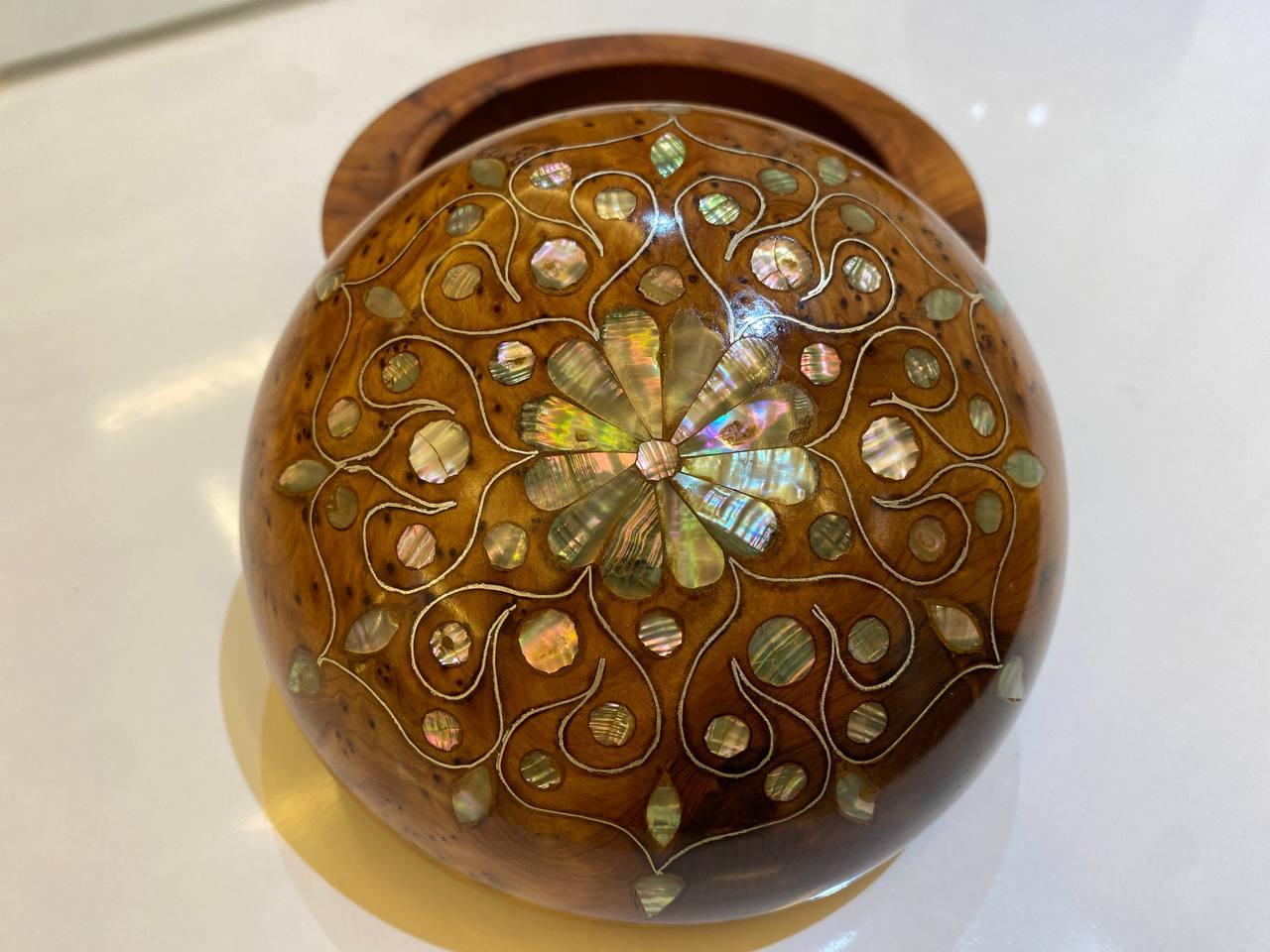 Handcrafted Round Thuya Wood - AtlasMuseCrafts