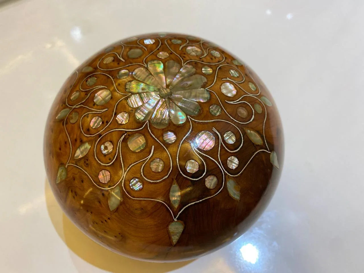 Handcrafted Round Thuya Wood - AtlasMuseCrafts