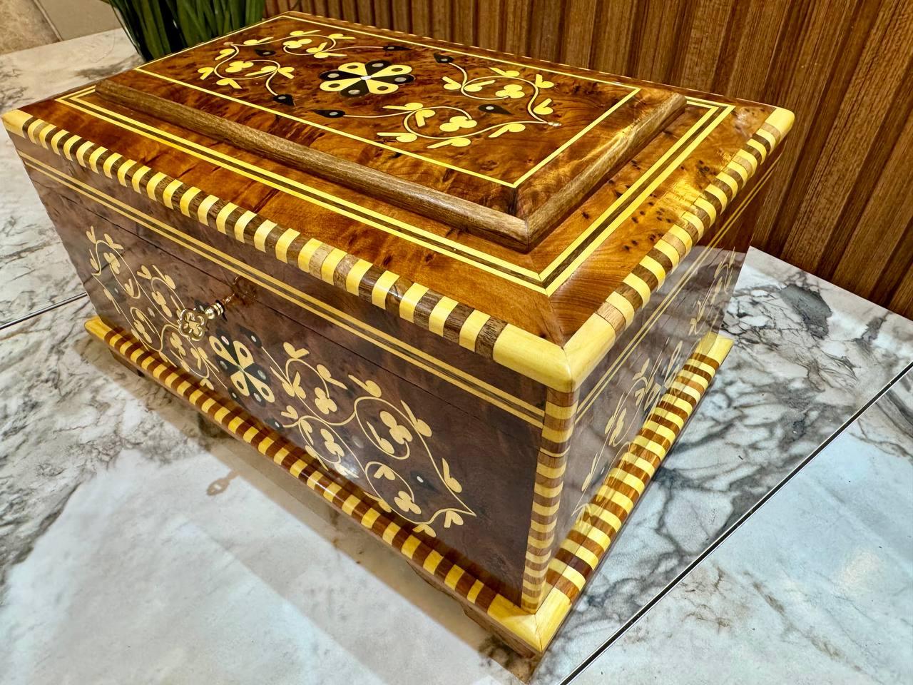 Keepsake Luxury Box Organizer With Key
