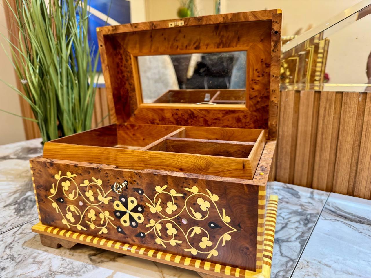 Keepsake Luxury Box Organizer With Key