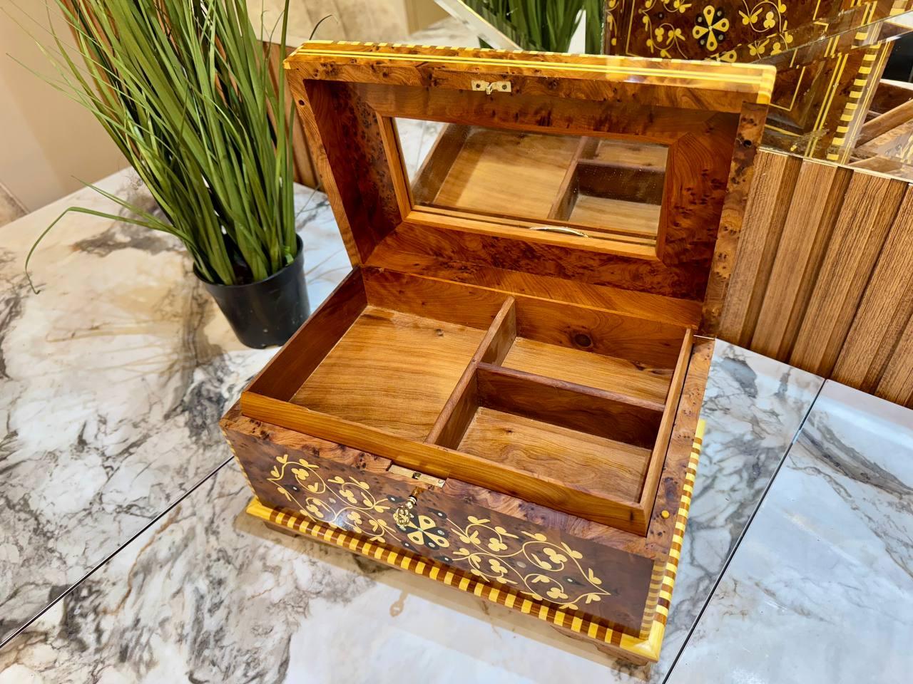 Keepsake Luxury Box Organizer With Key