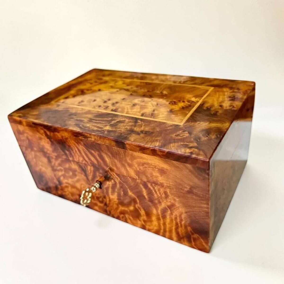 Wooden Memorial Keepsake Box – Handmade Moroccan Thuya featuring intricate Thuya burl wood craftsmanship.