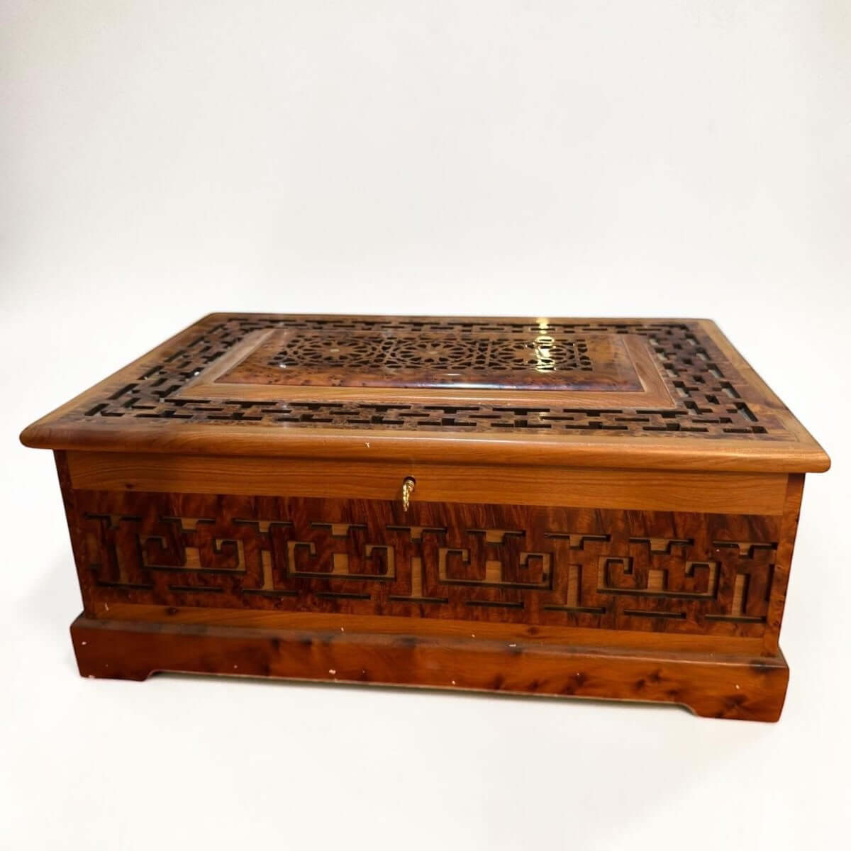 Handmade Wooden Jewelry Box – Moroccan Thuya Burl Wood Box with intricate design and polished finish.
