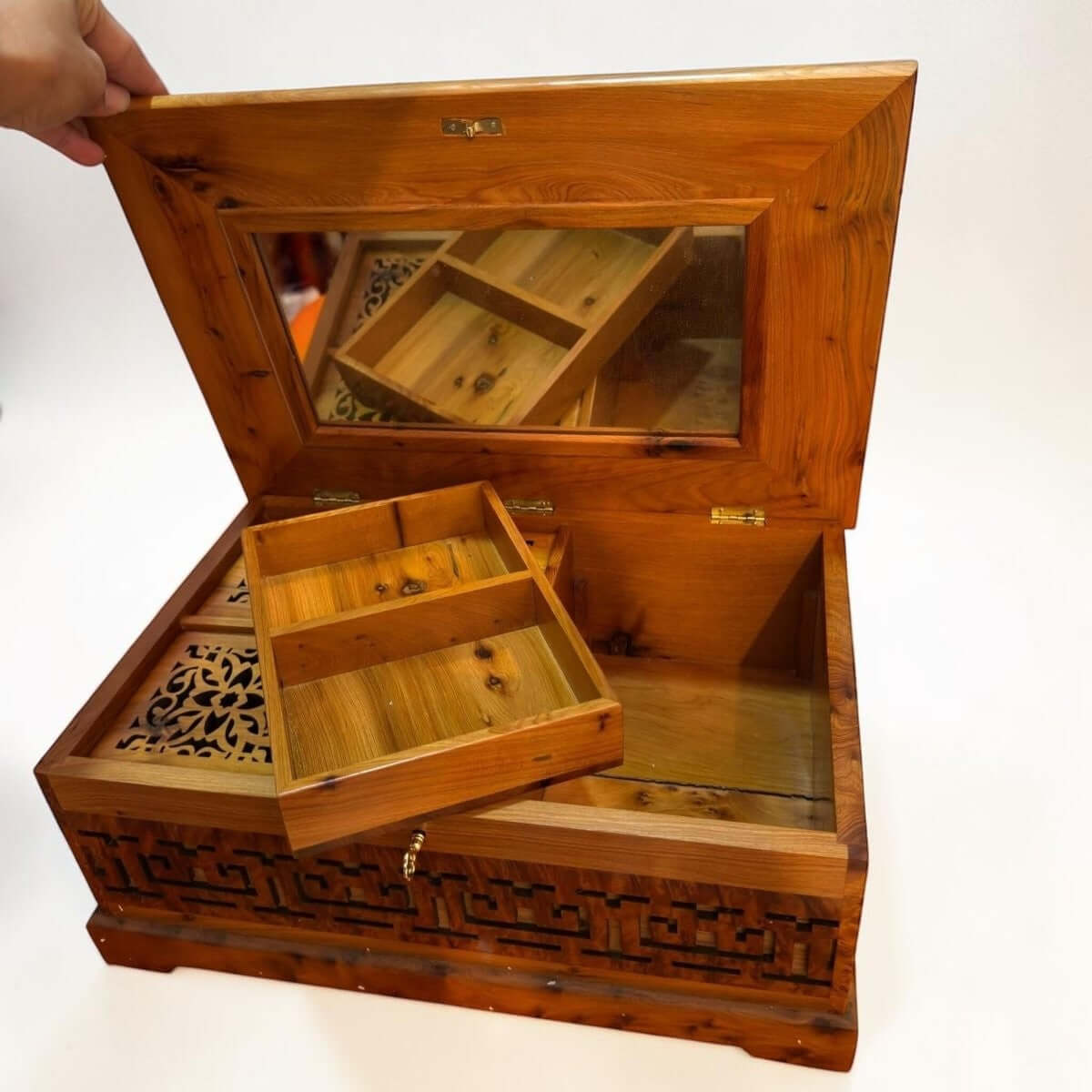 Handmade Wooden Jewelry Box – Moroccan Thuya Burl Wood Box with intricate design and spacious compartments for jewelry.