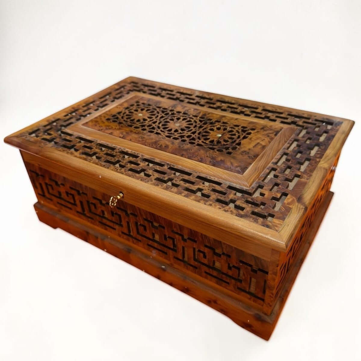Handmade Wooden Jewelry Box – Moroccan Thuya Burl Wood Box showcasing intricate carvings and warm amber tones.