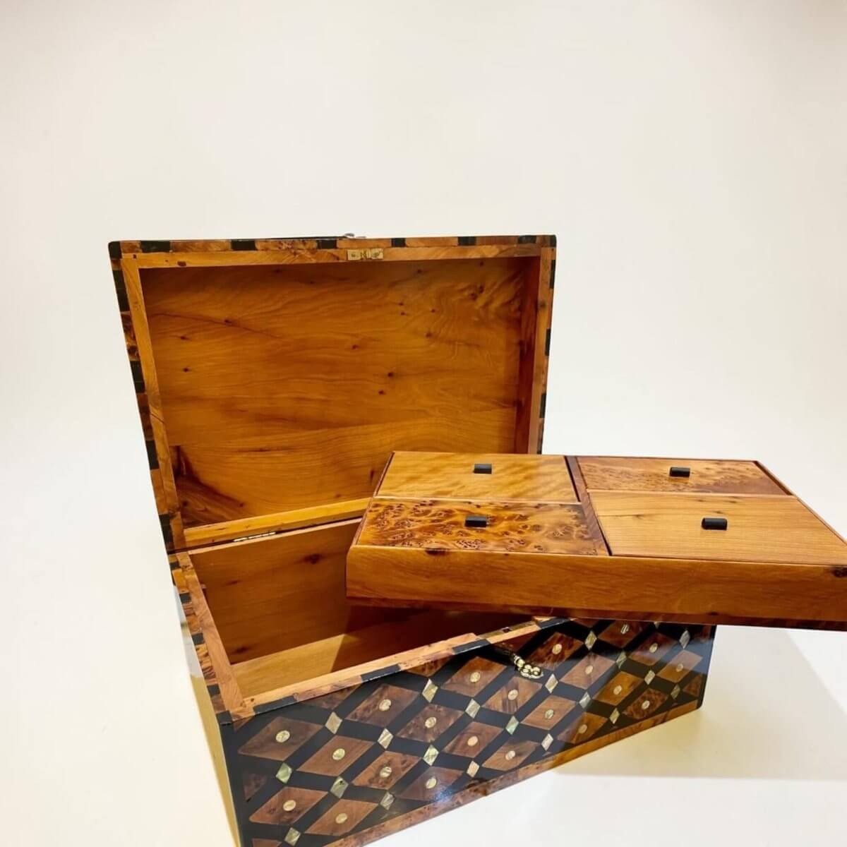 Handcrafted Jewelry Box Organizer with Key – Lockable Moroccan Thuya Box features intricate design and Thuya burl wood.
