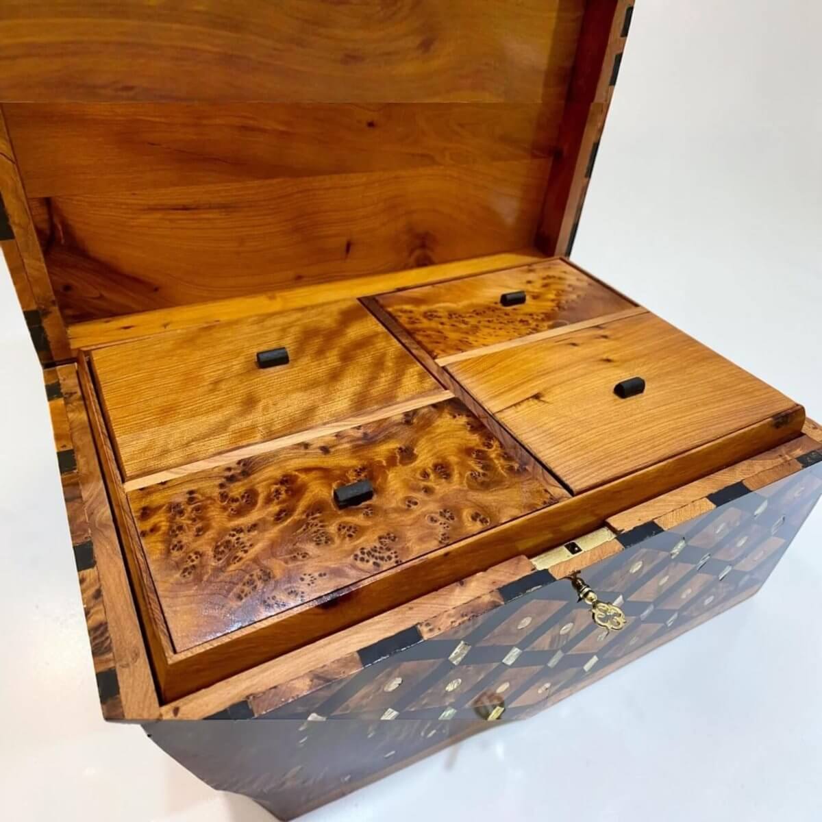 Jewelry Box Organizer with Key – Lockable Moroccan Thuya Box featuring handcrafted Thuya burl compartments.