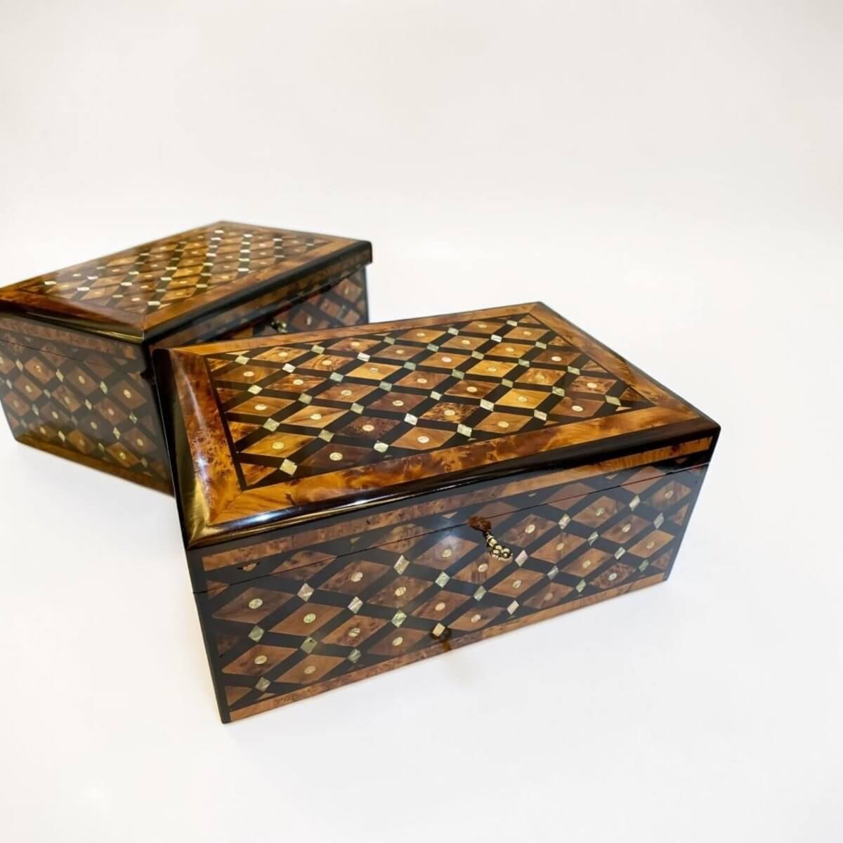 Jewelry Box Organizer with Key – Lockable Moroccan Thuya Box, handcrafted Thuya burl wood with intricate inlay design.