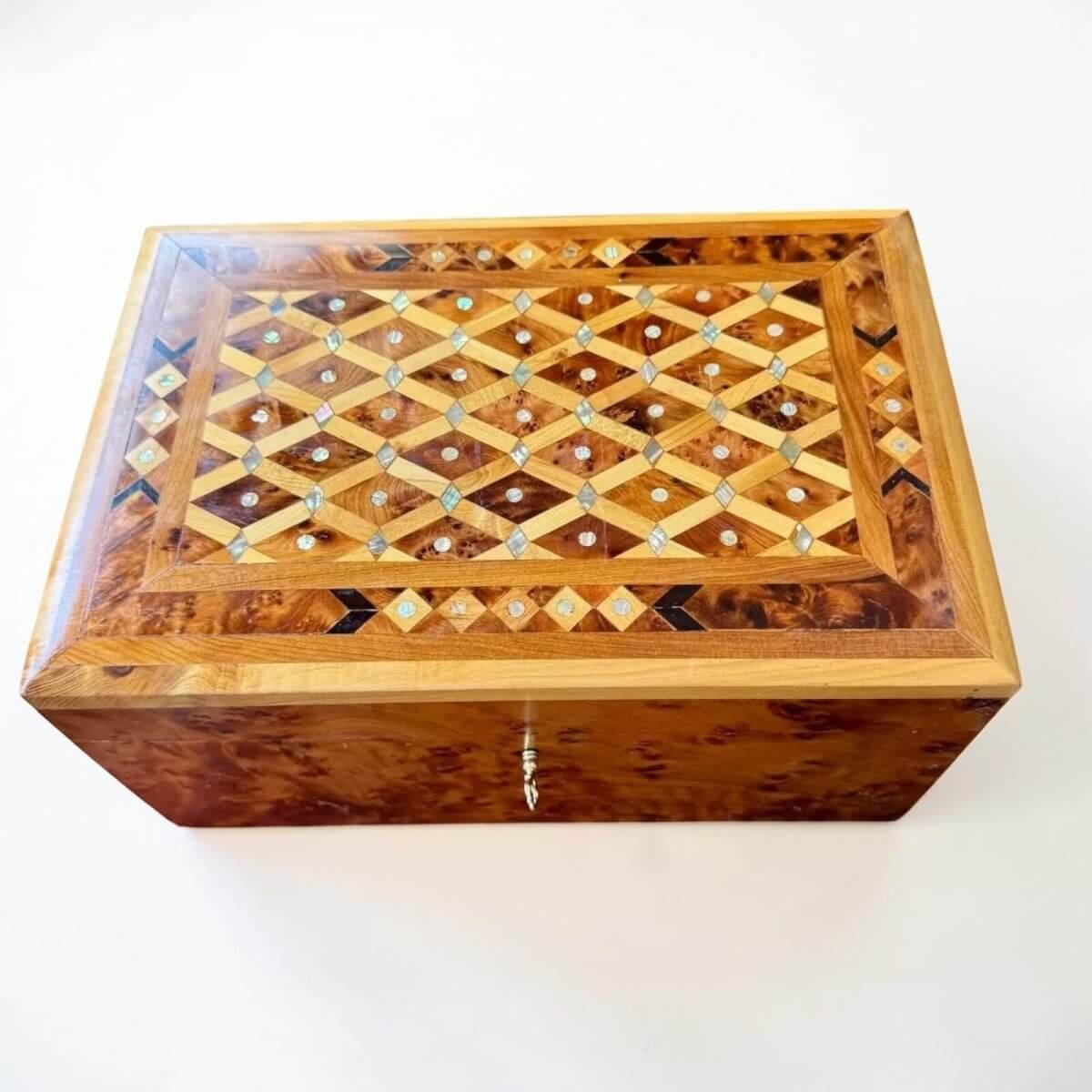 Jewelry Keepsake Box Organizer – Handmade Moroccan Thuya Box with intricate inlay design and lockable closure.