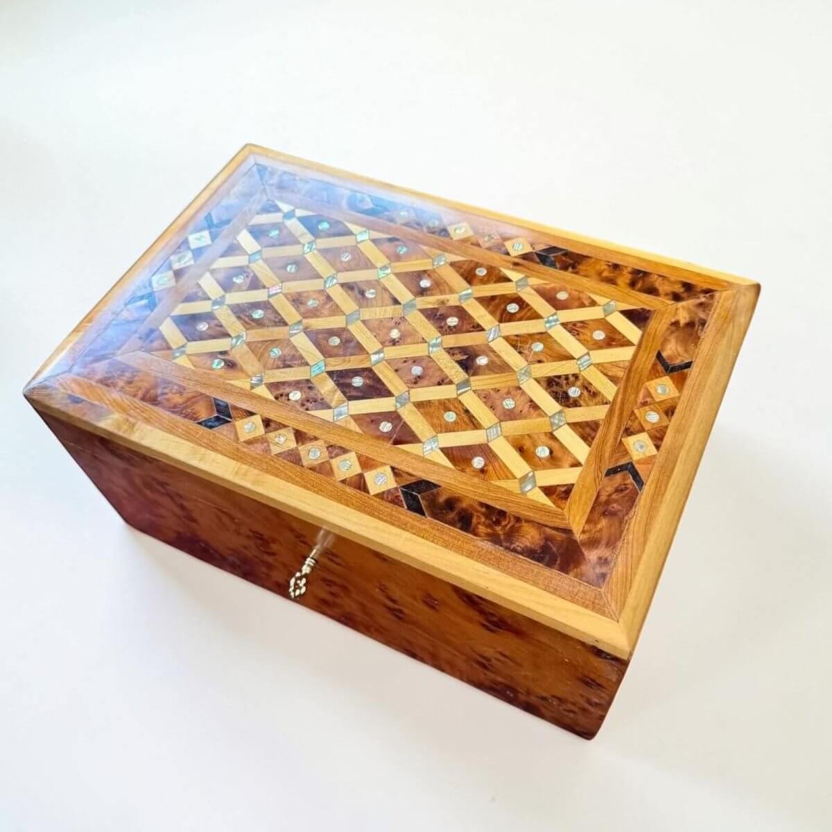 Jewelry Keepsake Box Organizer – Handmade Moroccan Thuya Box with intricate inlay design and authentic Thuya burl wood.