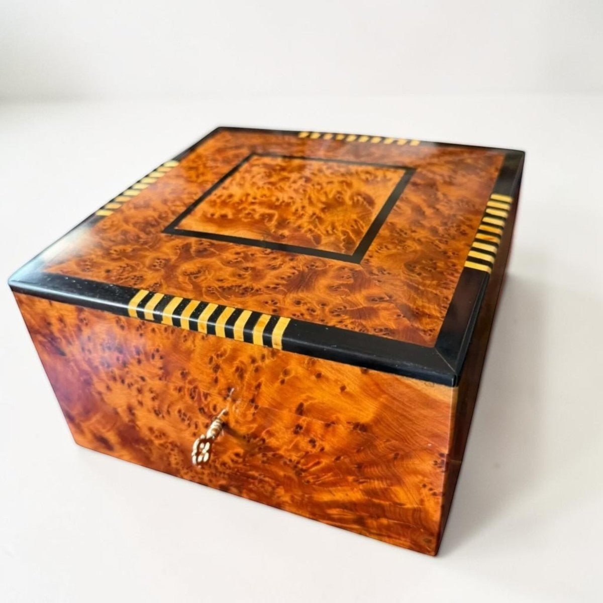 Divided Thuya wooden jewelry organizer for daily jewelry storage