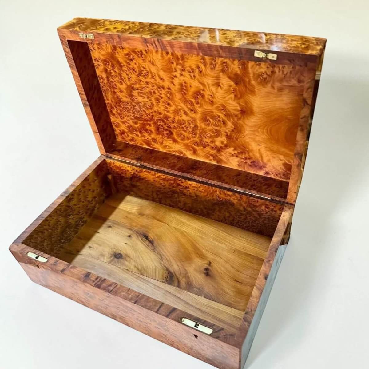 Large Jewelry Box Organizer with Lock – Moroccan Thuya, showcasing intricate Thuya burl wood craftsmanship.