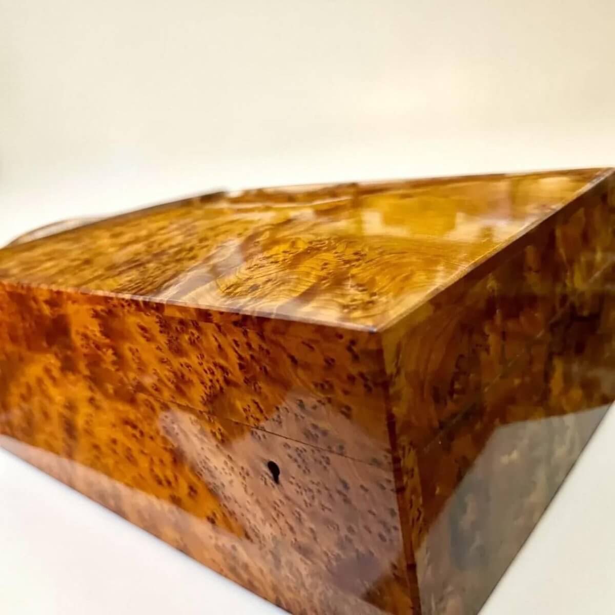 Large Jewelry Box Organizer with Lock – Moroccan Thuya, showcasing gleaming Thuya burl wood craftsmanship.