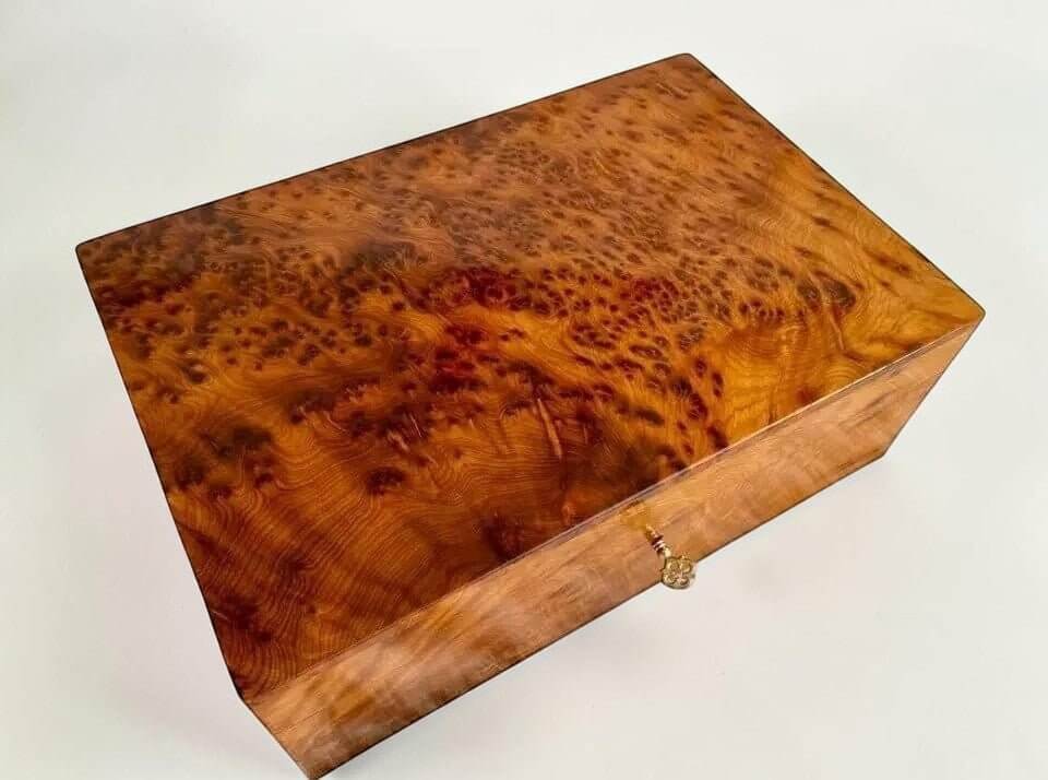 Lockable Wooden Box – Handmade Moroccan Thuya Keepsake Box showcasing rich Thuya burl wood craftsmanship.