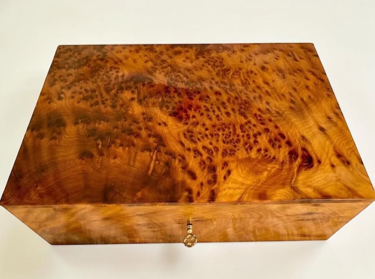 Lockable wooden box handmade from Moroccan Thuya burl wood with key detail