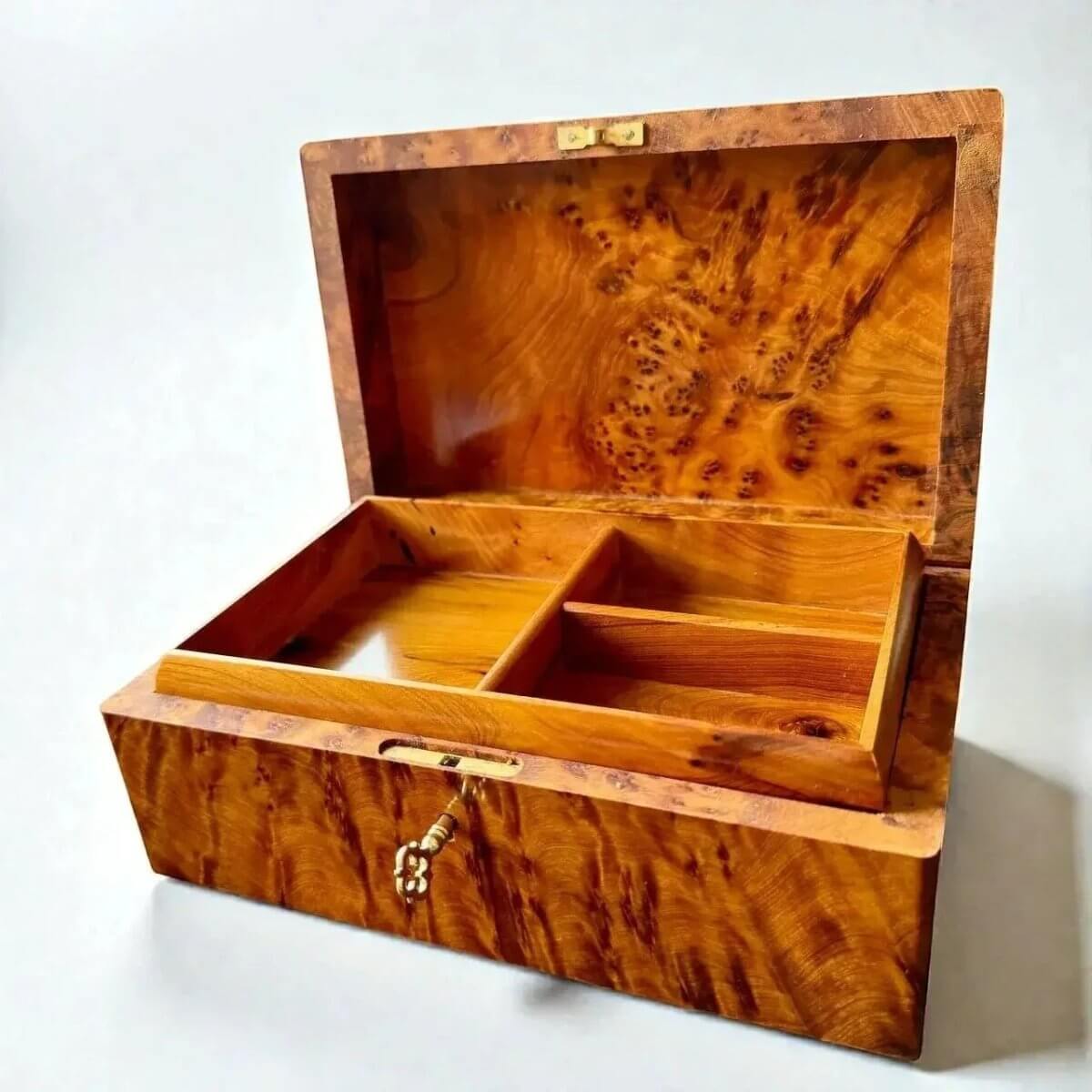 Luxury Wooden Jewelry Organizer – Moroccan Thuya Burl jewelry box with compartments, handcrafted from Thuya burl wood.
