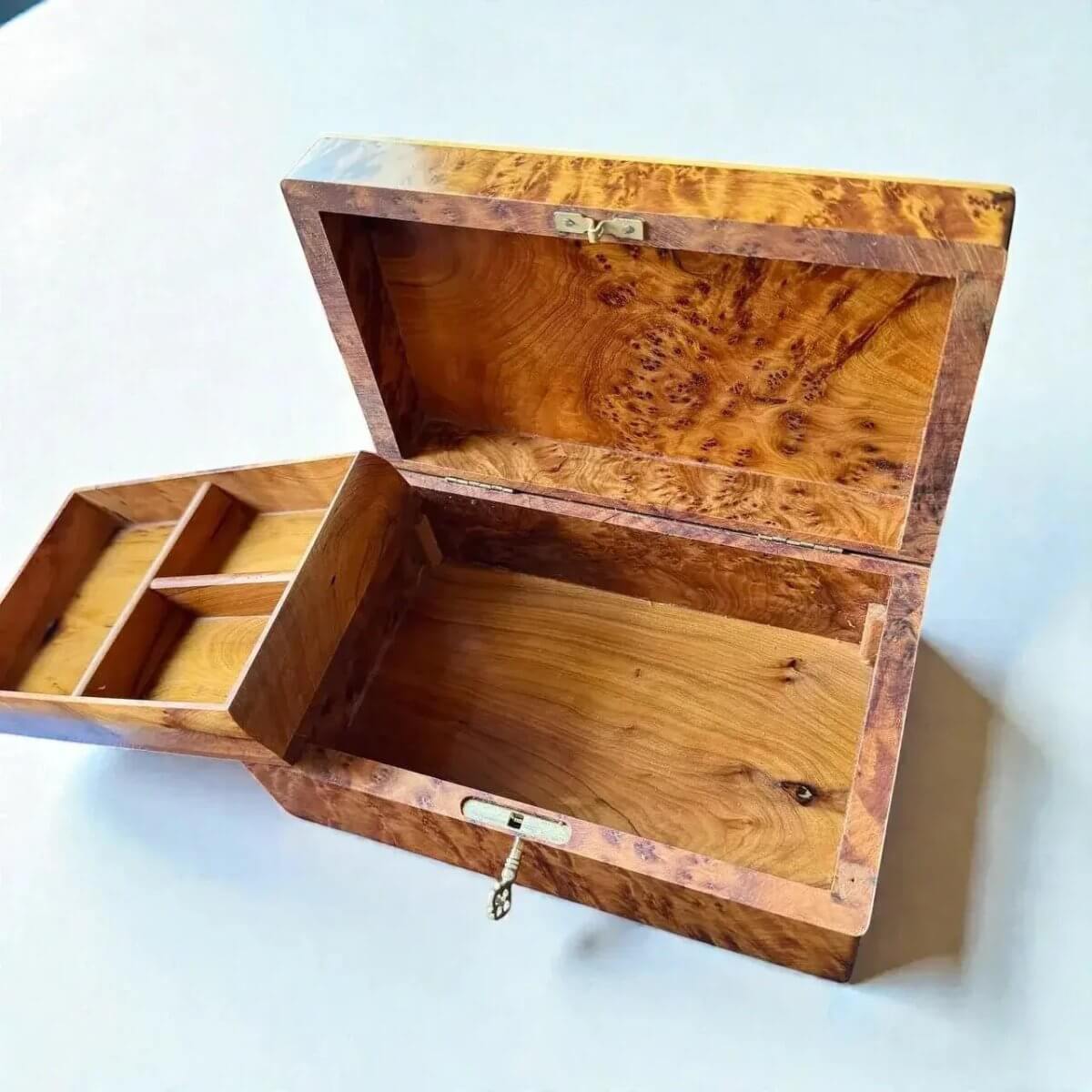 Luxury Wooden Jewelry Organizer – Moroccan Thuya Burl, handcrafted Thuya wood box with intricate grain and warm tone.