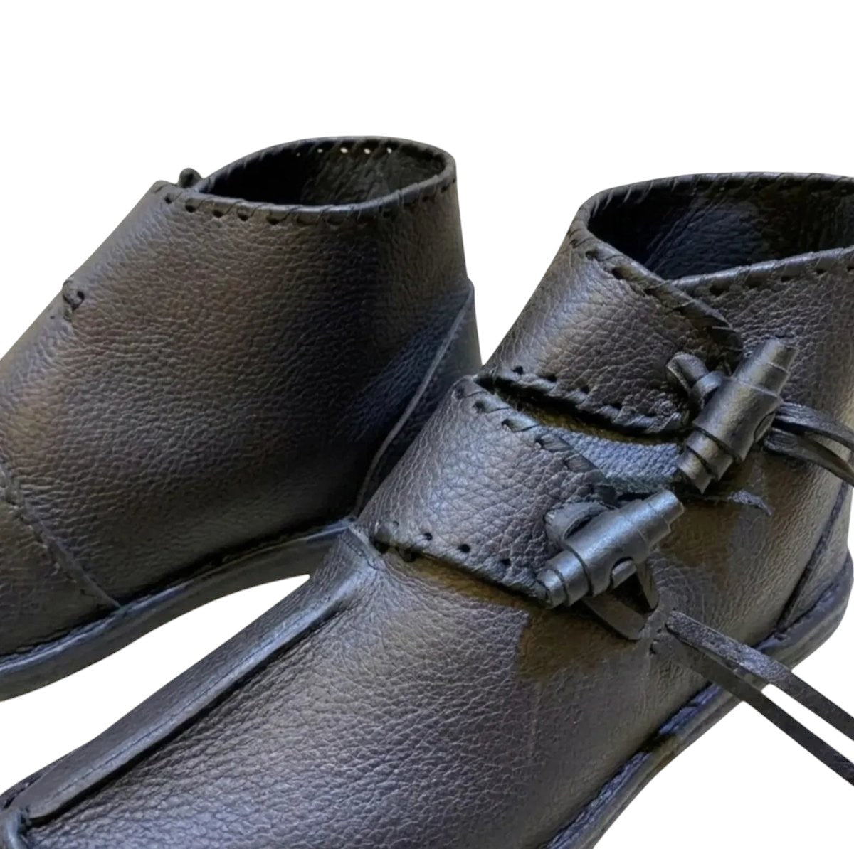 AtlasMuseCrafts black handmade cowhide leather medieval shoes with toggle closure and leather sole.