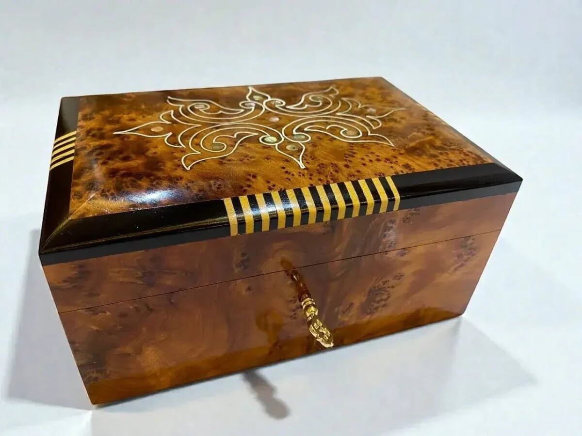 AtlasMuseCrafts Moroccan Thuya wood jewelry box with intricate inlay and swirling burl grain. Features a polished finish and gold-tone key.