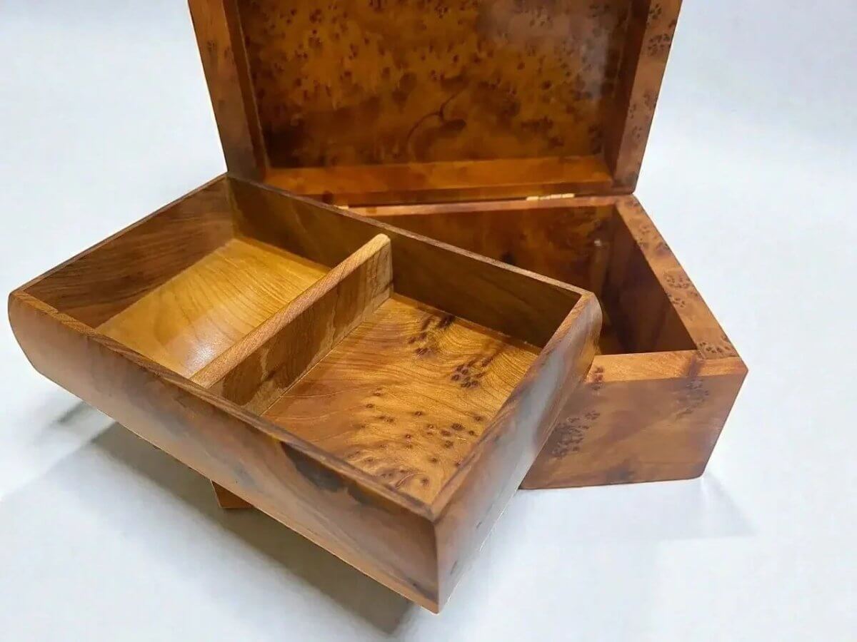 Wooden Jewelry Organizer – Moroccan Thuya Burl interior with dividers, showcasing handcrafted Thuya burl wood craftsmanship.