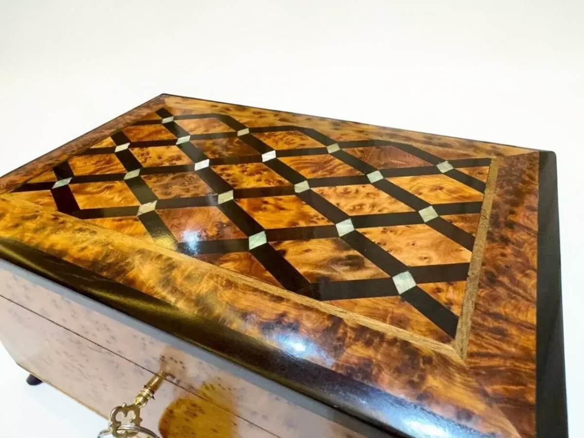 Moroccan Wooden Box – Handcrafted Thuya Jewelry & Keepsake Box with intricate geometric inlay design.