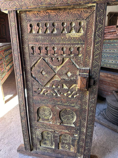 Vintage Door With Knob - AtlasMuseCrafts