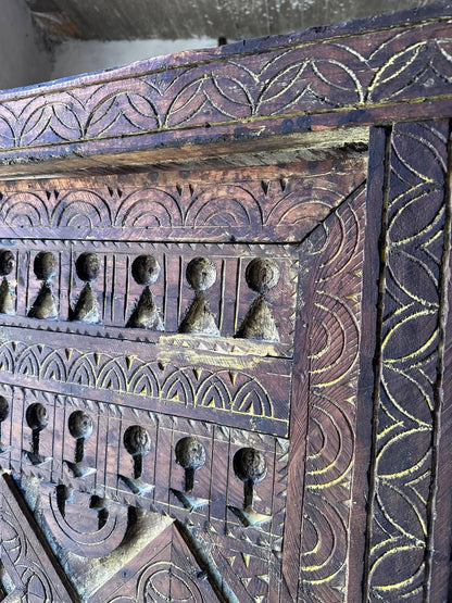 Vintage Door With Knob - AtlasMuseCrafts
