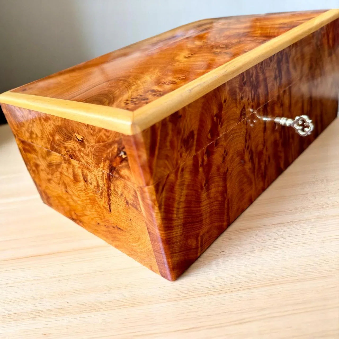 Luxury Wooden Box Organizer with Key – Keepsake Thuya Gift Box - AtlasMuseCrafts