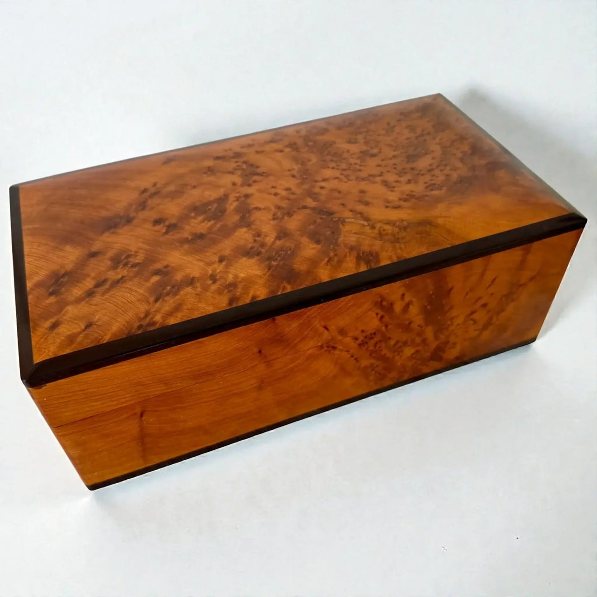 Moroccan Wooden Chest – Handmade Thuya Wood Keepsake Box crafted from Thuya burl wood with a warm amber hue.