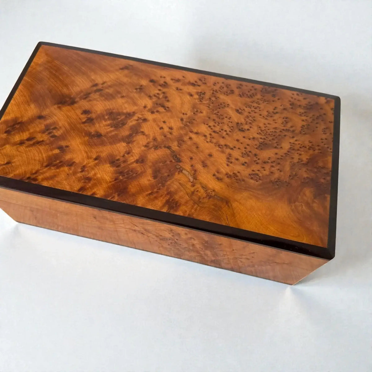 Moroccan Wooden Chest – Handmade Thuya Wood Keepsake Box featuring unique Thuya burl wood grain and warm amber tones.
