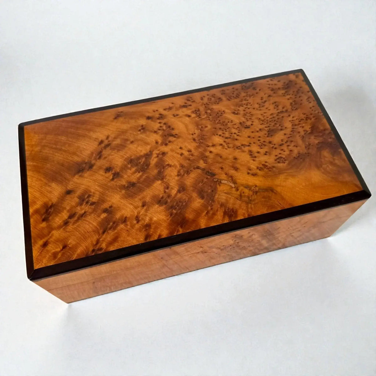 Moroccan Wooden Chest – Handmade Thuya Wood Keepsake Box with distinctive grain and warm amber tone.