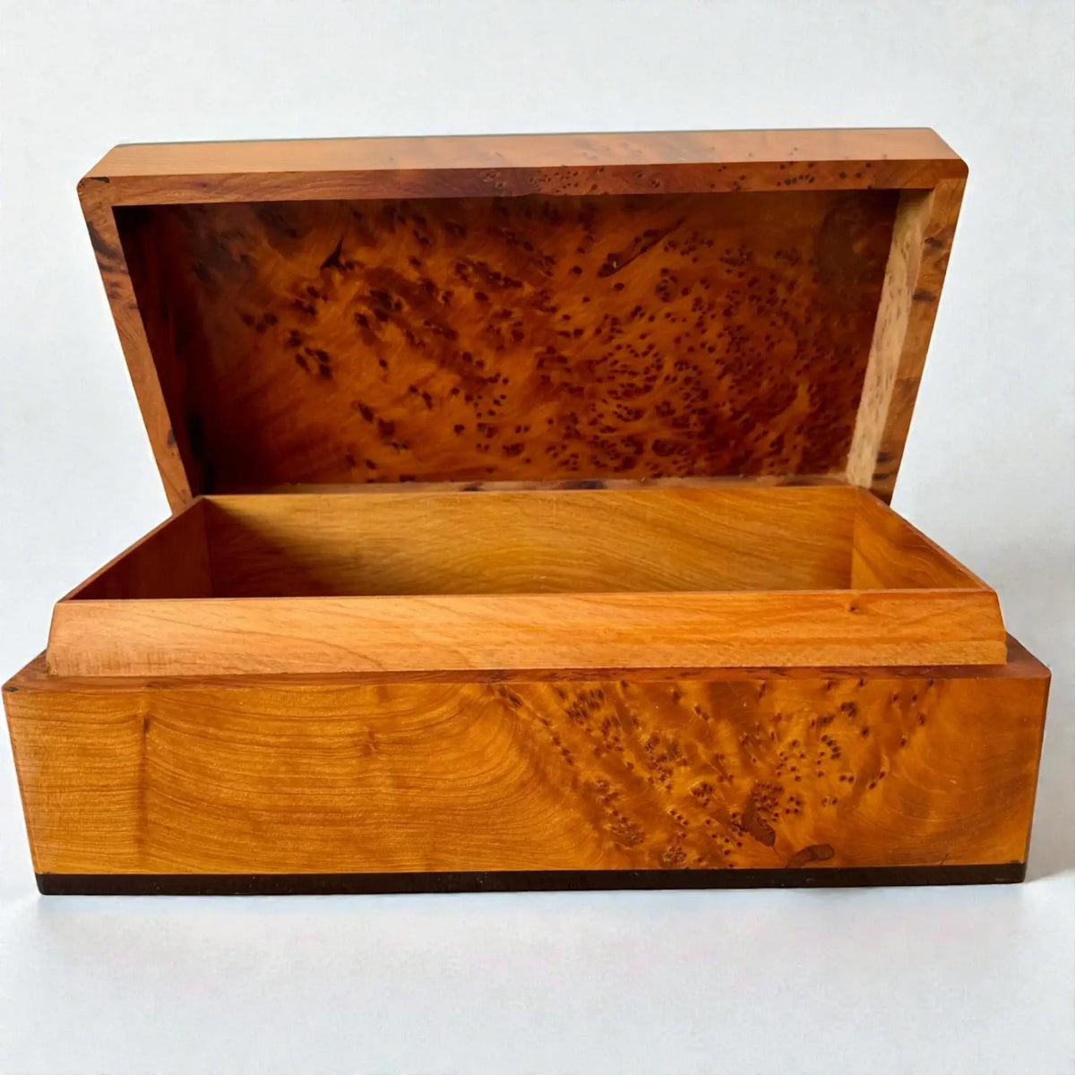 Moroccan Wooden Chest – Handmade Thuya Wood Keepsake Box crafted from Thuya burl wood with a rich amber hue.