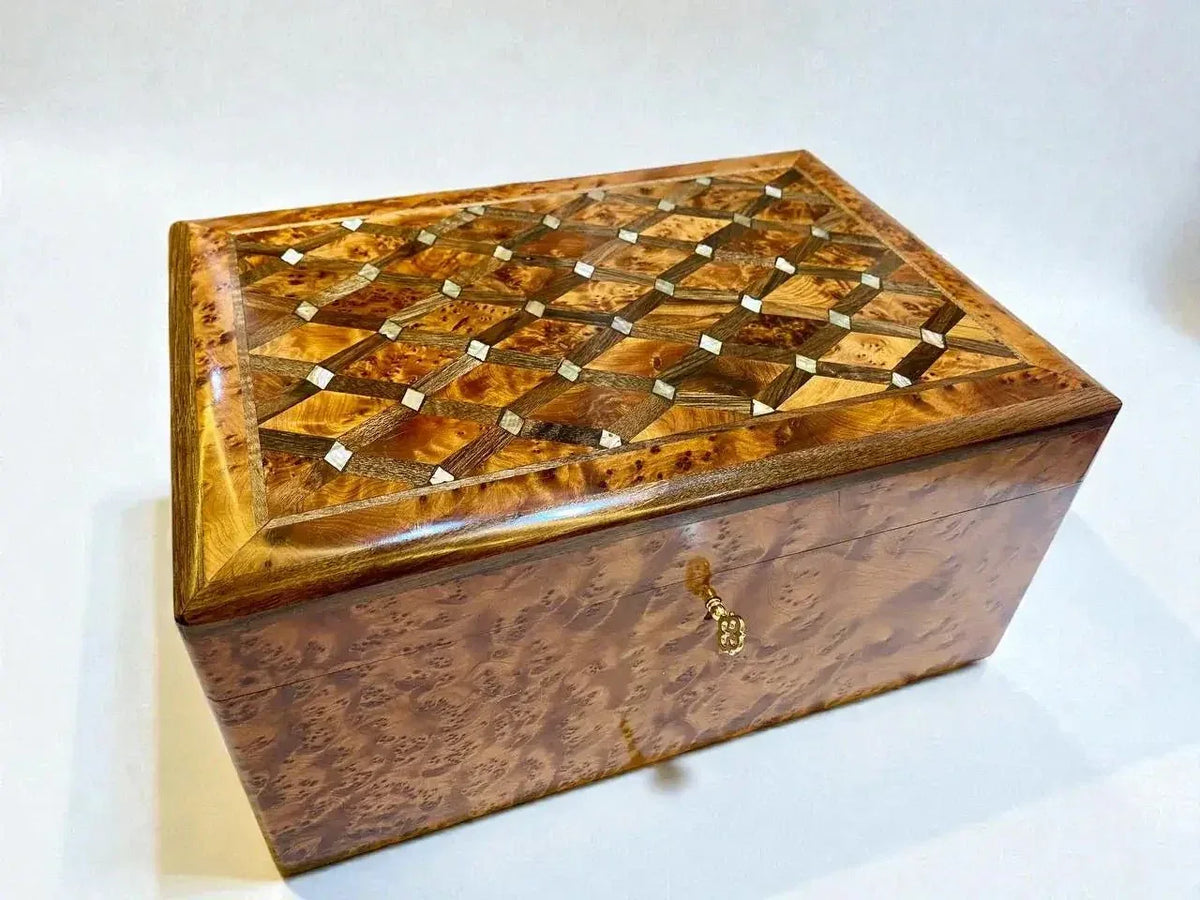 Large Wooden Box with Lid – Handmade Moroccan Thuya Storage Box featuring intricate inlay and warm amber tones.