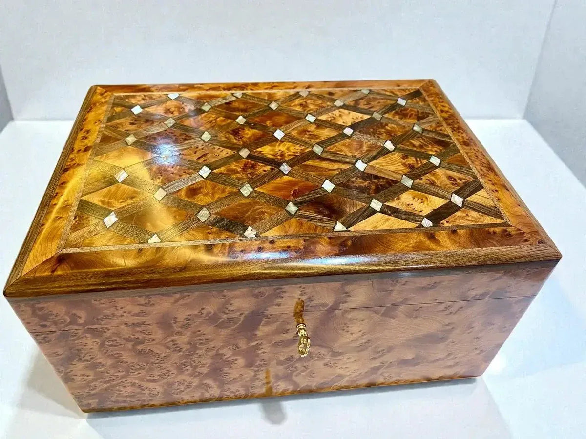 Large Wooden Box with Lid – Handmade Moroccan Thuya Storage Box, featuring exquisite Thuya burl wood and intricate inlay design.