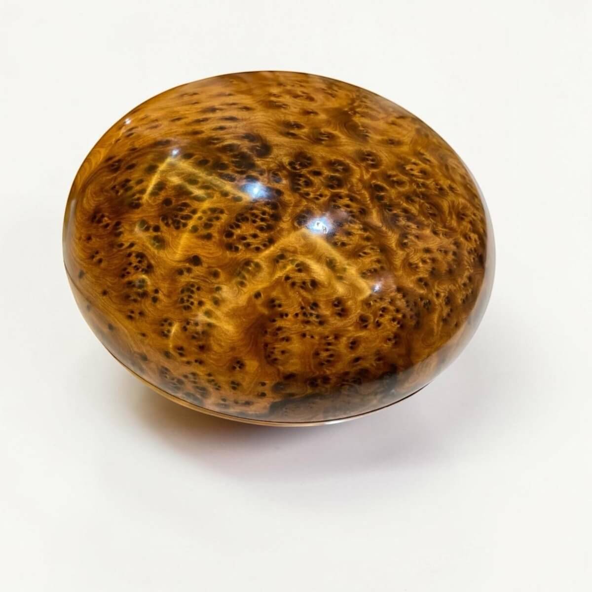 Round Jewelry Box Organizer – Handmade Moroccan Thuya Wood Box crafted from rich Thuya burl wood, showcasing unique natural patterns.
