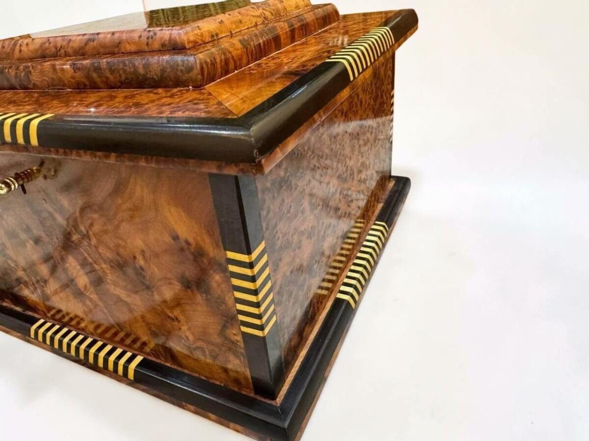 Royal Wooden Jewelry Box – Luxury Moroccan Thuya Burl Box featuring handcrafted details and stunning amber finish.